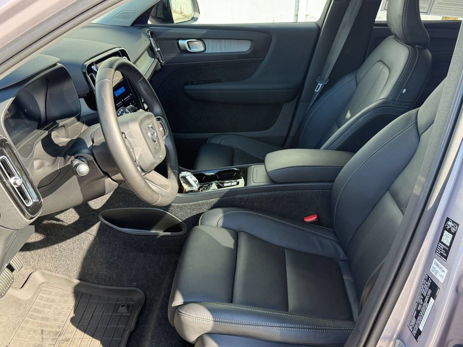Certified 2026 Volvo XC40 B5 Plus w/ Climate Package AWD/4WD image 5