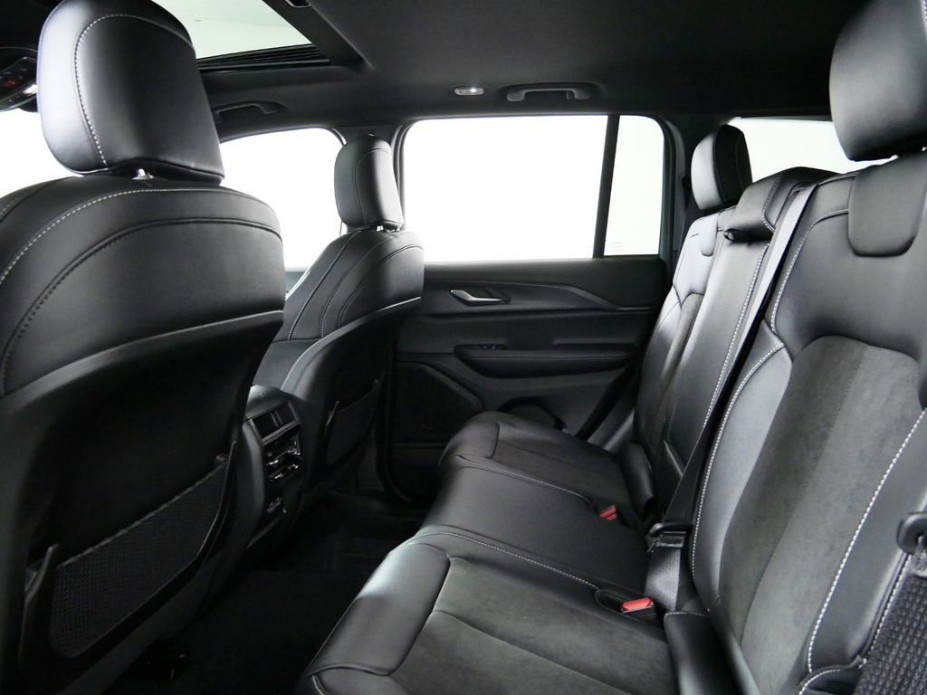 Used 2024 Jeep Grand Cherokee Altitude image 31