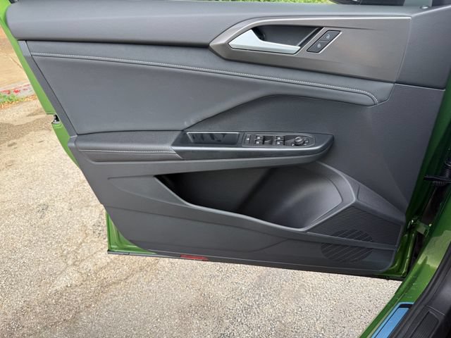 New 2026 Volkswagen Taos SE FWD image 15