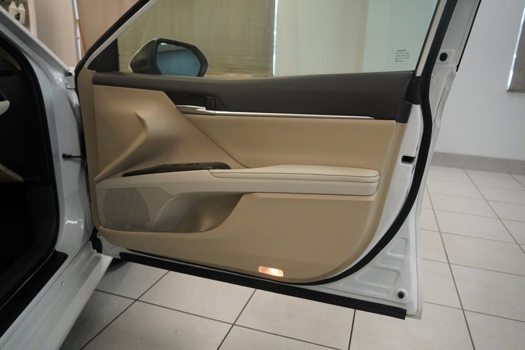 Used 2020 Toyota Camry XLE w/ Navigation Package image 12