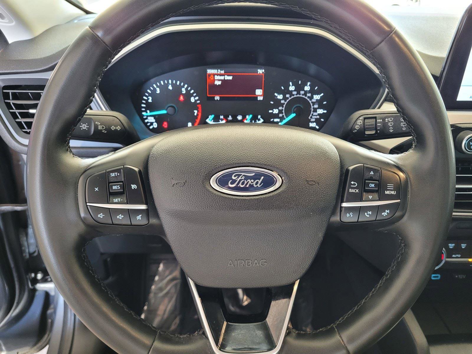 Used 2022 Ford Escape SE w/ SE Sport Appearance Package image 30