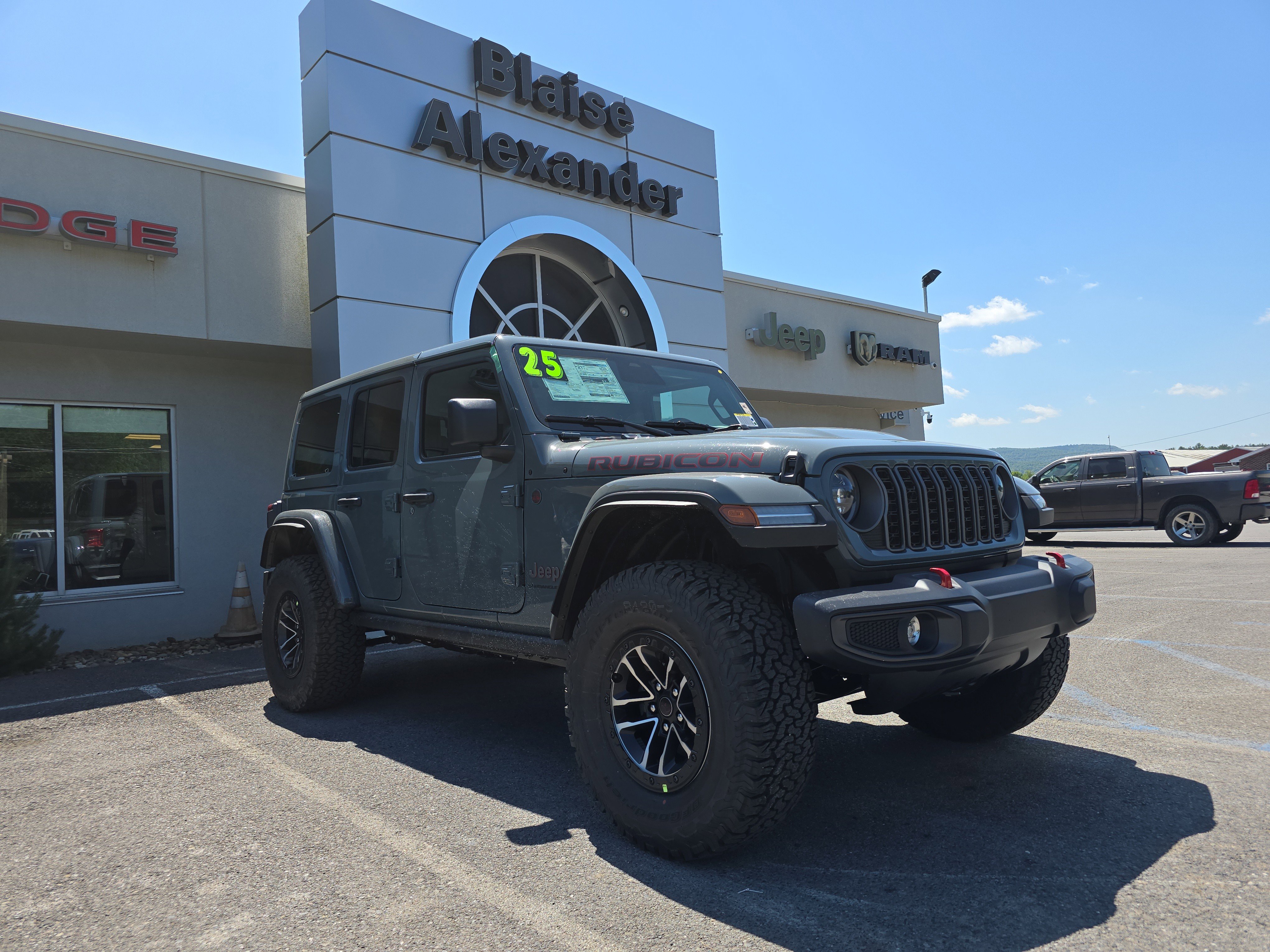 New 2025 Jeep Wrangler Unlimited Rubicon w/ XTREMEE 35" Tire Package