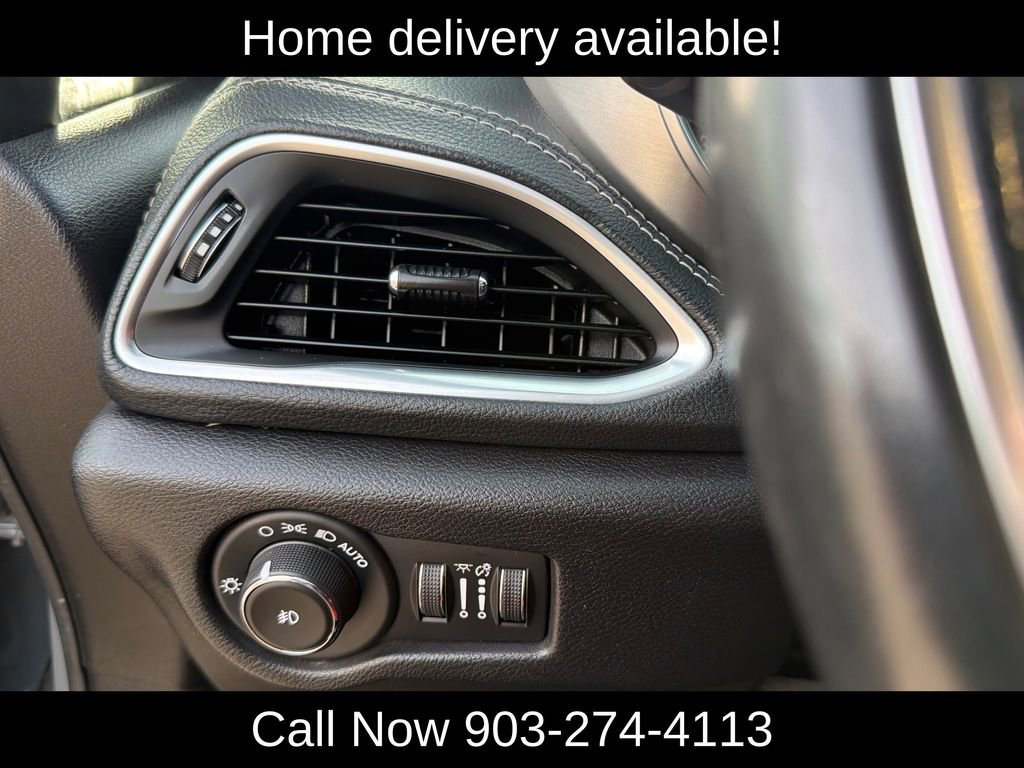 Used 2020 Chrysler Pacifica Limited w/ Quick Order Package 27H Red S FWD image 19