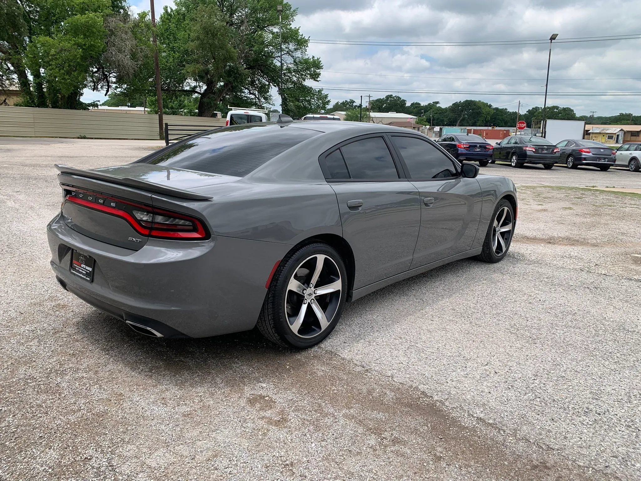 Used 2017 Dodge Charger SXT RWD image 6