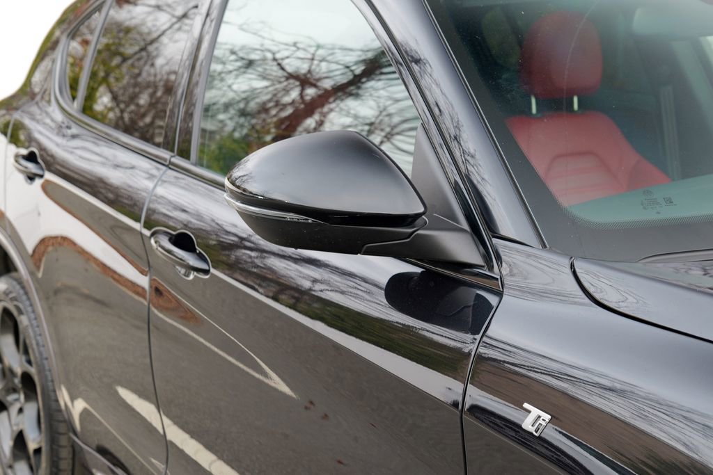 Used 2024 Alfa Romeo Stelvio Ti w/ Performance Driving Package image 10