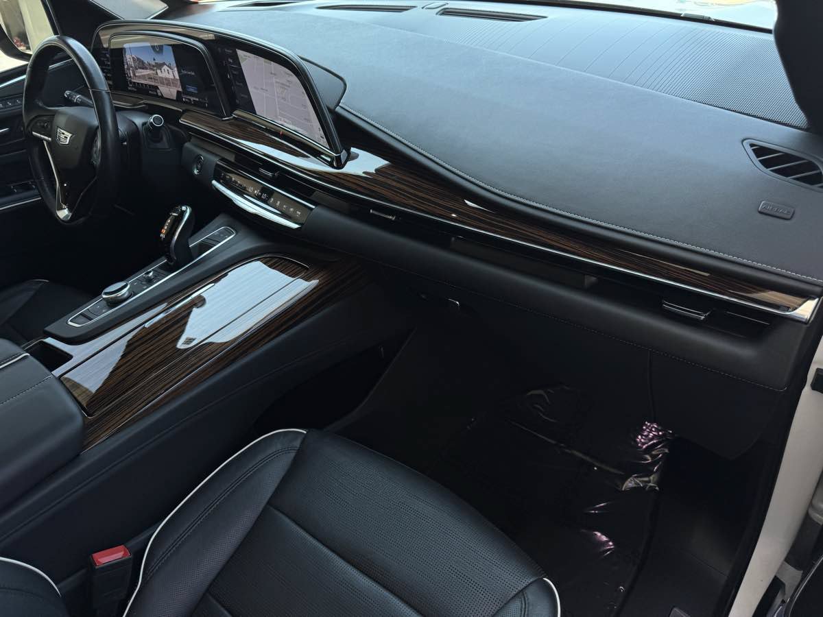 Used 2021 Cadillac Escalade Premium Luxury w/ Driver Assist Tech Package AWD/4WD image 26