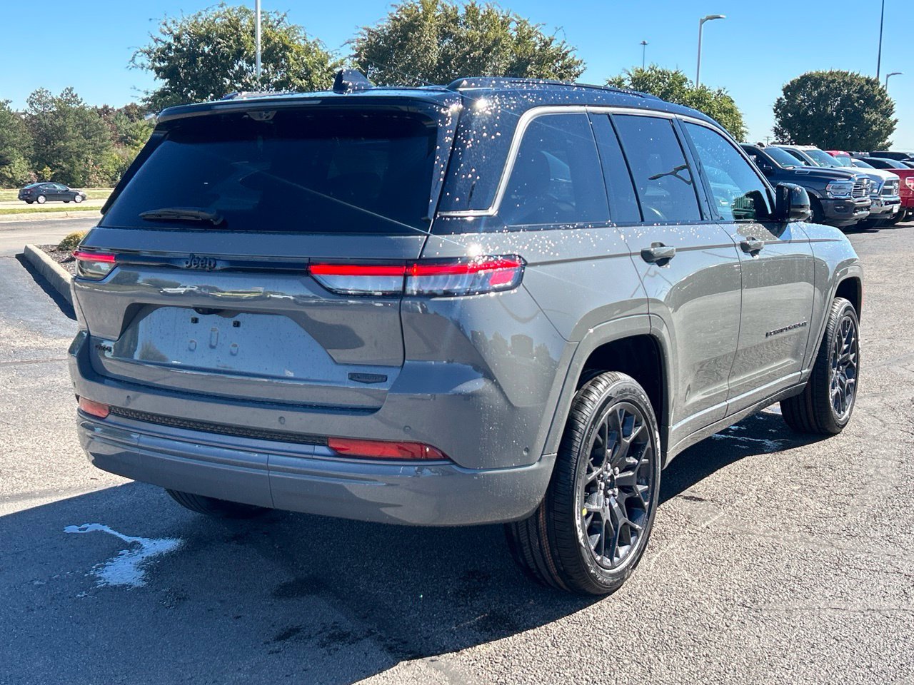 New 2027 Jeep Grand Cherokee Summit AWD/4WD image 3