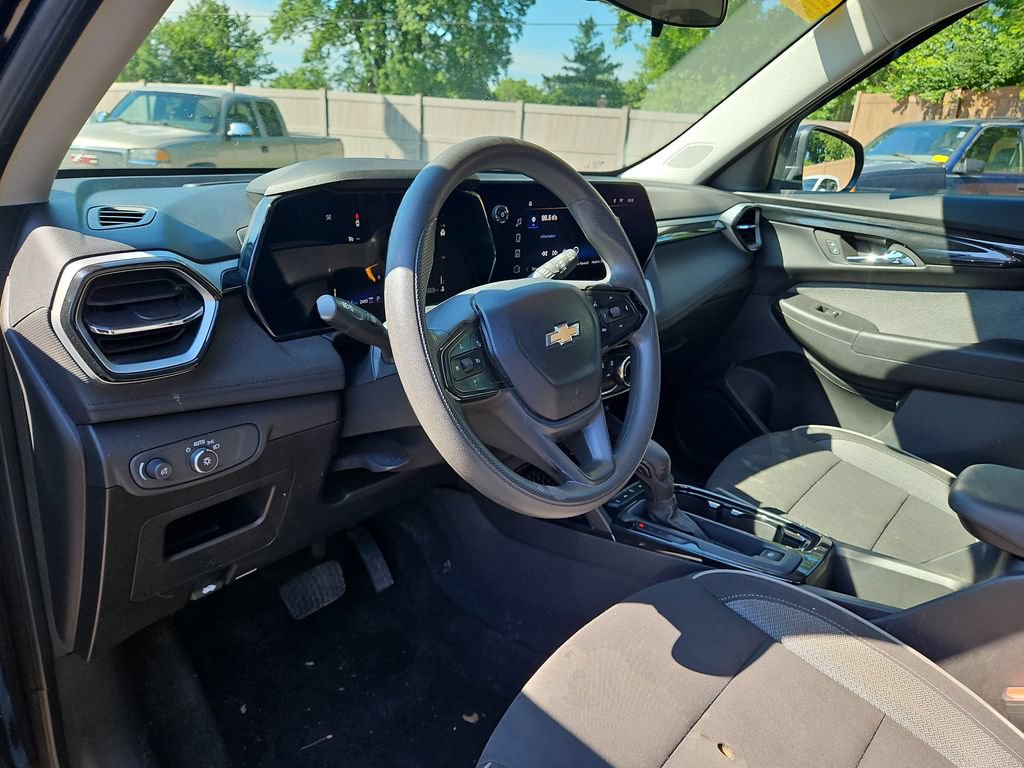 Used 2024 Chevrolet TrailBlazer LT w/ Driver Confidence Package AWD/4WD image 18