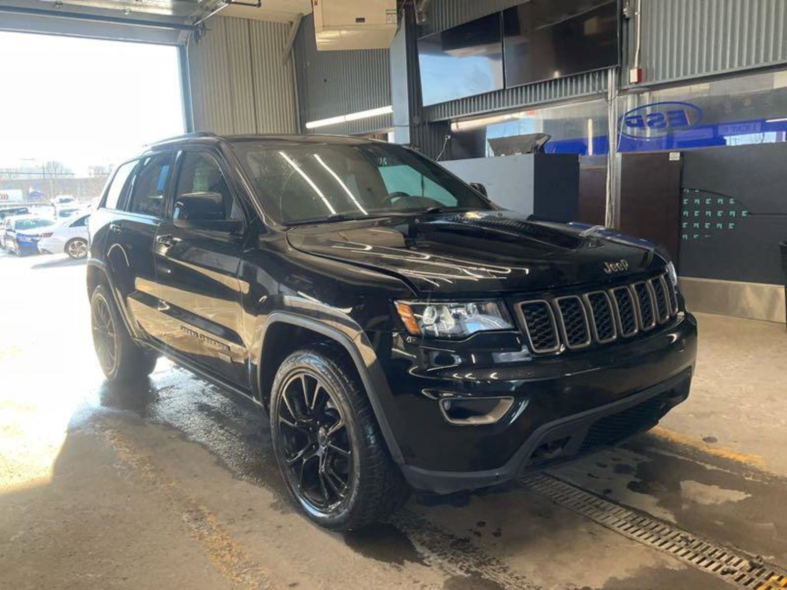 Used 2017 Jeep Grand Cherokee Laredo 75th Anniversary image 7