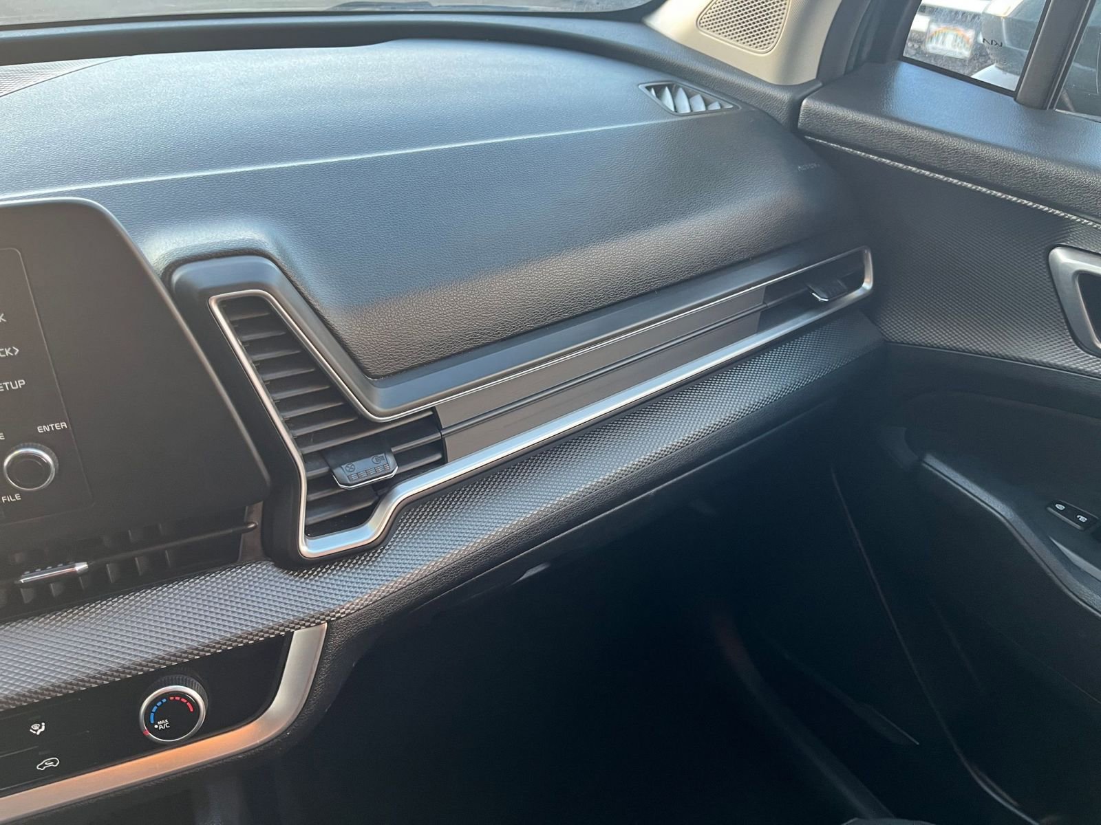 Used 2023 Kia Sportage LX image 32