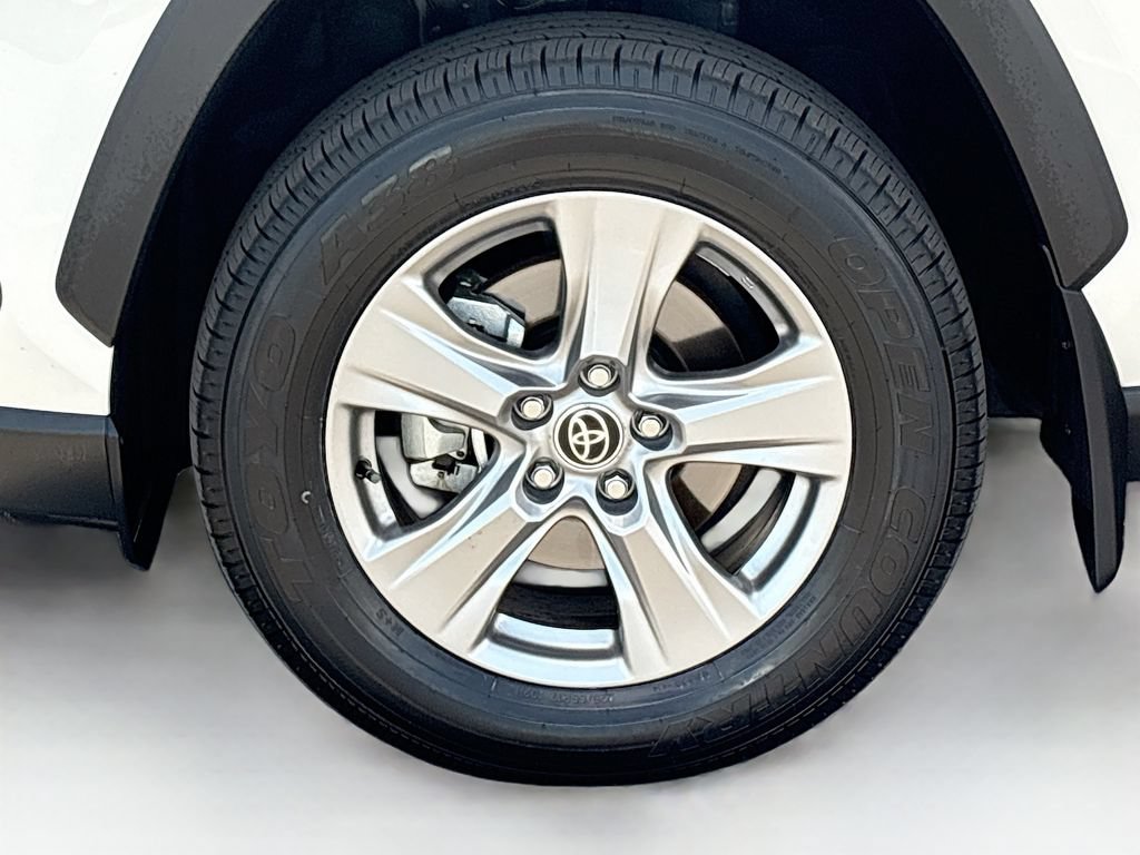 Used 2025 Toyota RAV4 LE AWD/4WD image 29