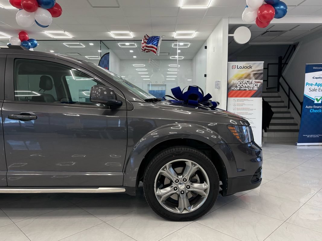 Used 2017 Dodge Journey Crossroad FWD image 9