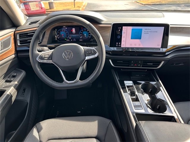 Used 2024 Volkswagen Atlas SE w/ Black Wheel Package image 10