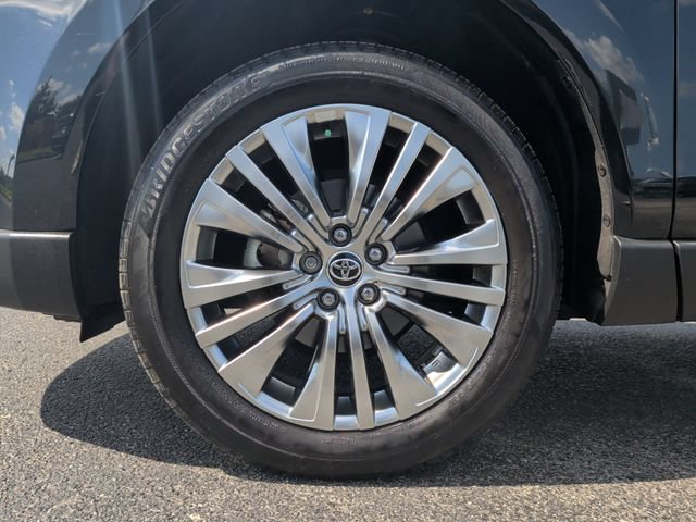 Used 2023 Toyota Venza XLE AWD/4WD image 9