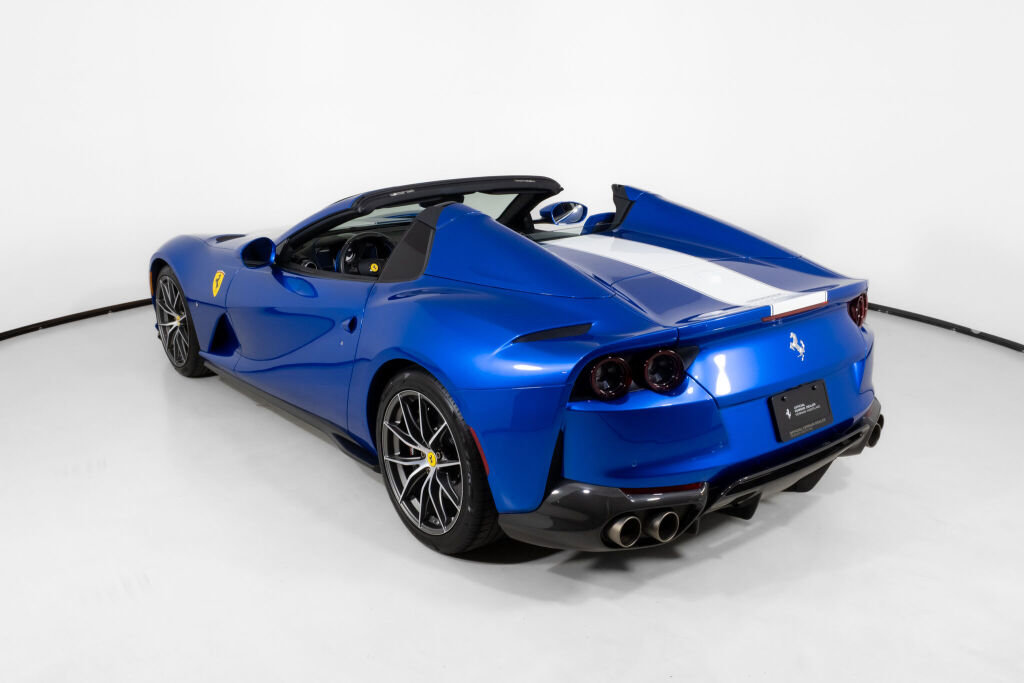Used 2022 Ferrari 812 GTS RWD image 5