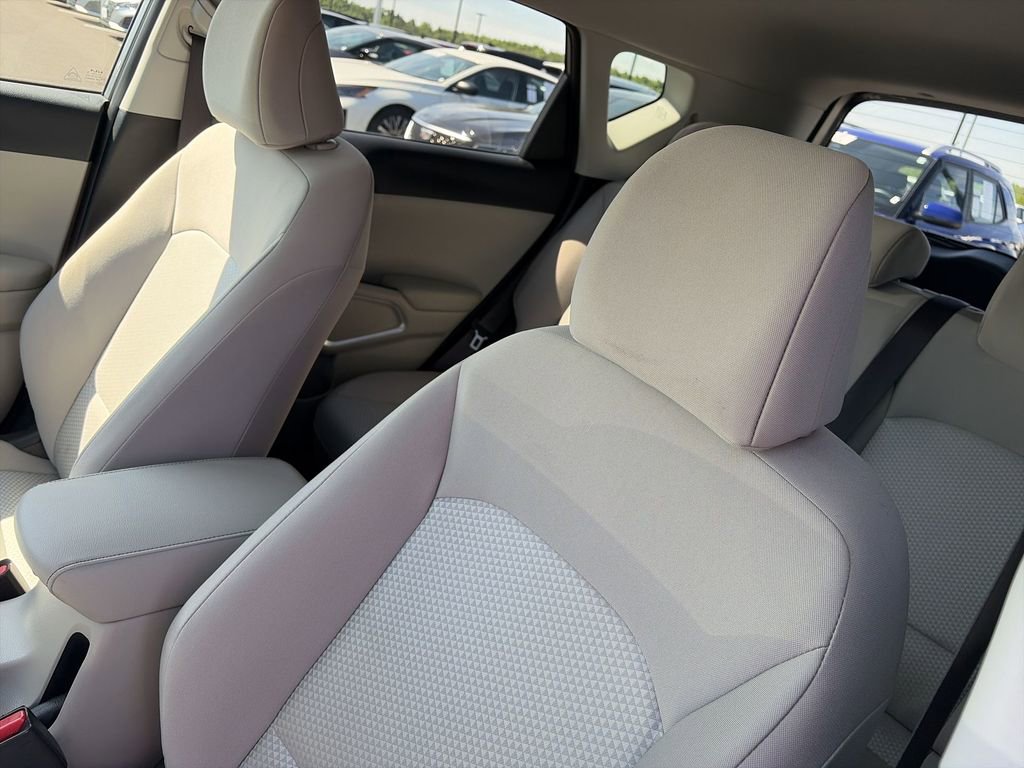Used 2025 Kia Soul LX w/ LX Technology Package FWD image 11