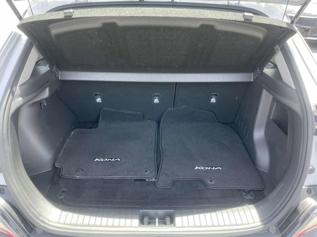 Used 2022 Hyundai Kona SE w/ Cargo Package FWD image 17