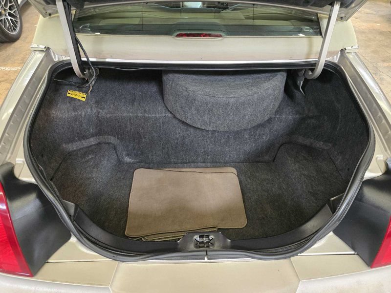 Used 2001 Lincoln Town Car Executive RWD image 9