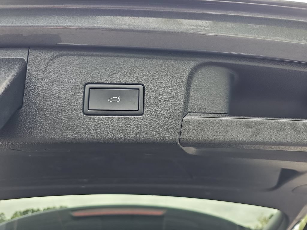 Used 2025 Volkswagen Atlas SE FWD image 33