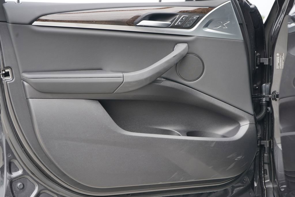 Used 2025 BMW X4 xDrive30i w/ Premium Package image 9