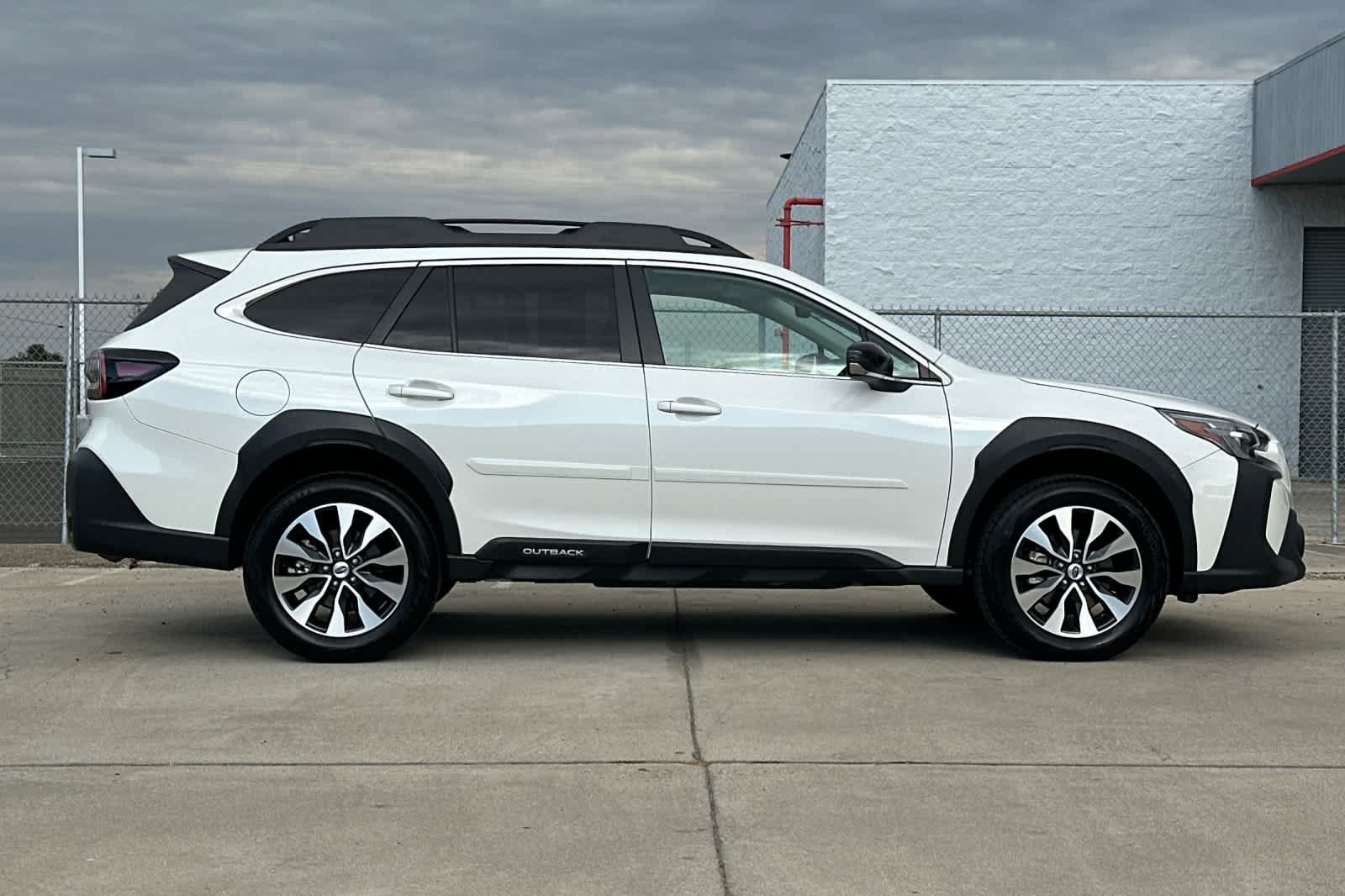 Certified 2024 Subaru Outback Limited XT AWD/4WD image 2