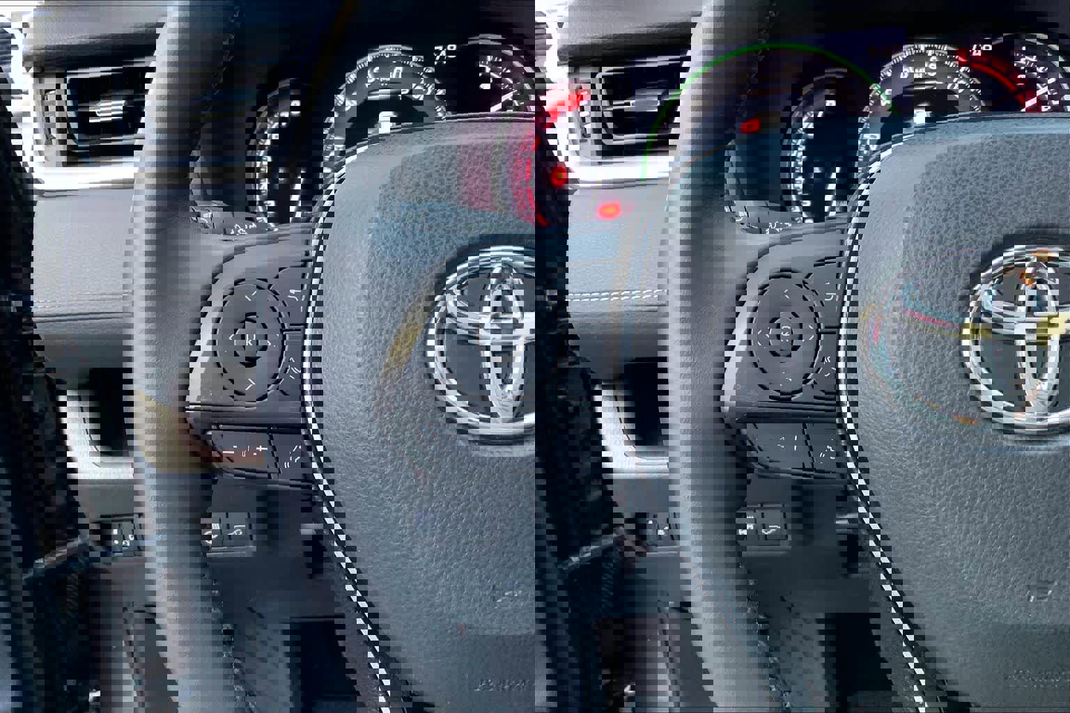 Used 2019 Toyota RAV4 Limited image 23