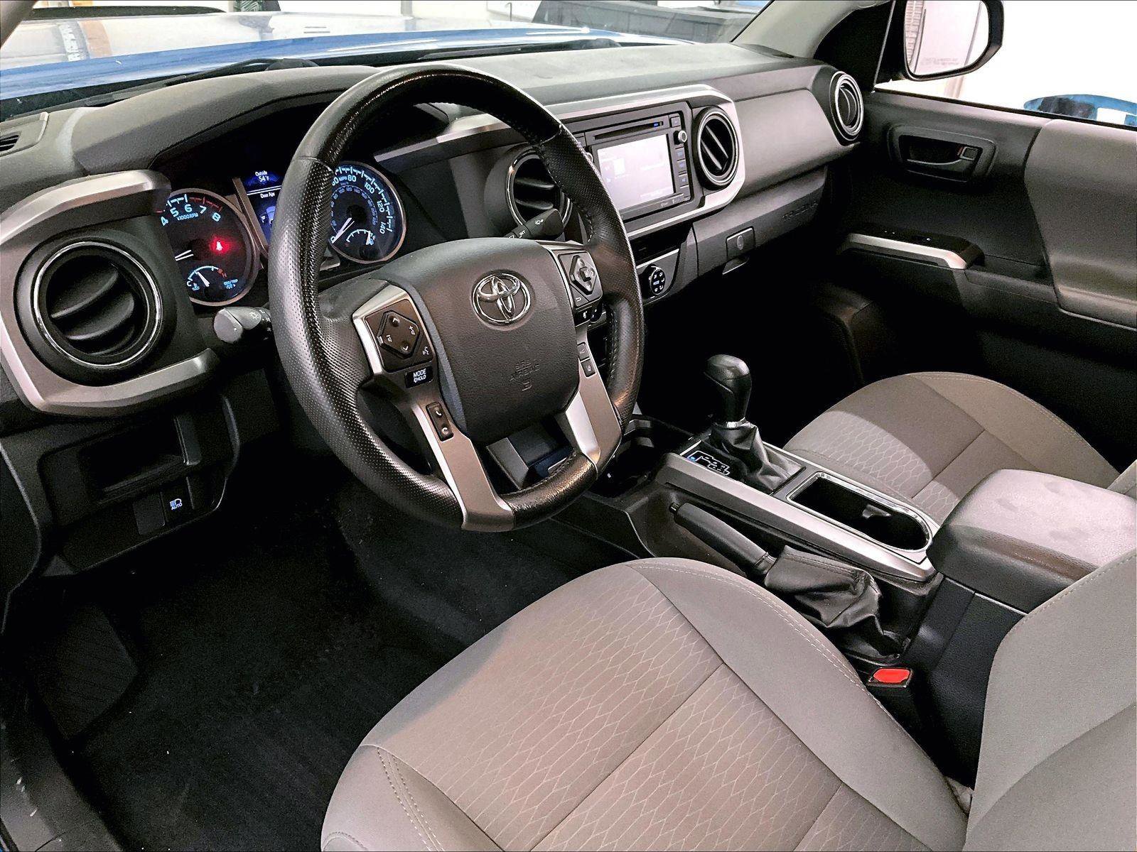 Used 2018 Toyota Tacoma SR5 AWD/4WD image 12