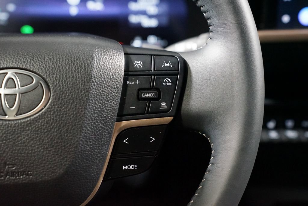 Certified 2025 Toyota Crown Signia image 13