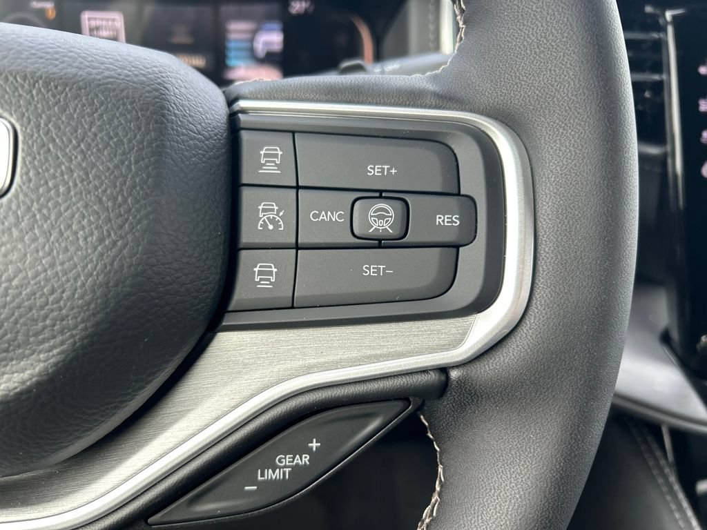 New 2026 Jeep Grand Wagoneer L Limited AWD/4WD image 17
