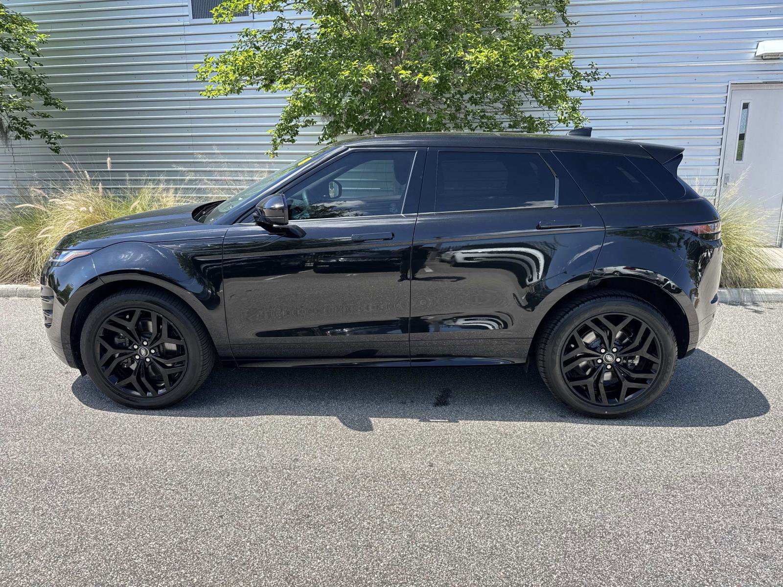 Used 2023 Land Rover Range Rover Evoque R-Dynamic SE AWD/4WD image 2