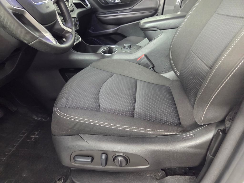 Used 2022 GMC Terrain SLE w/ Driver Convenience Package FWD image 11