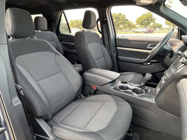 Used 2018 Ford Explorer XLT w/ Equipment Group 201A FWD image 24