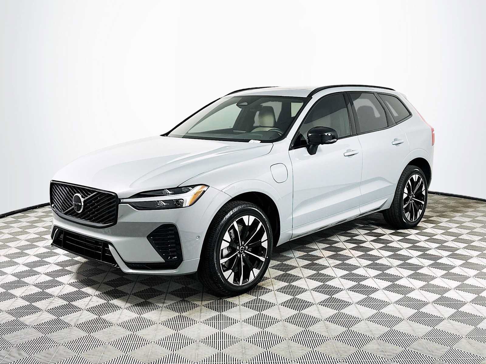 New 2026 Volvo XC60 T8 Plus w/ Protection Package AWD/4WD image 3