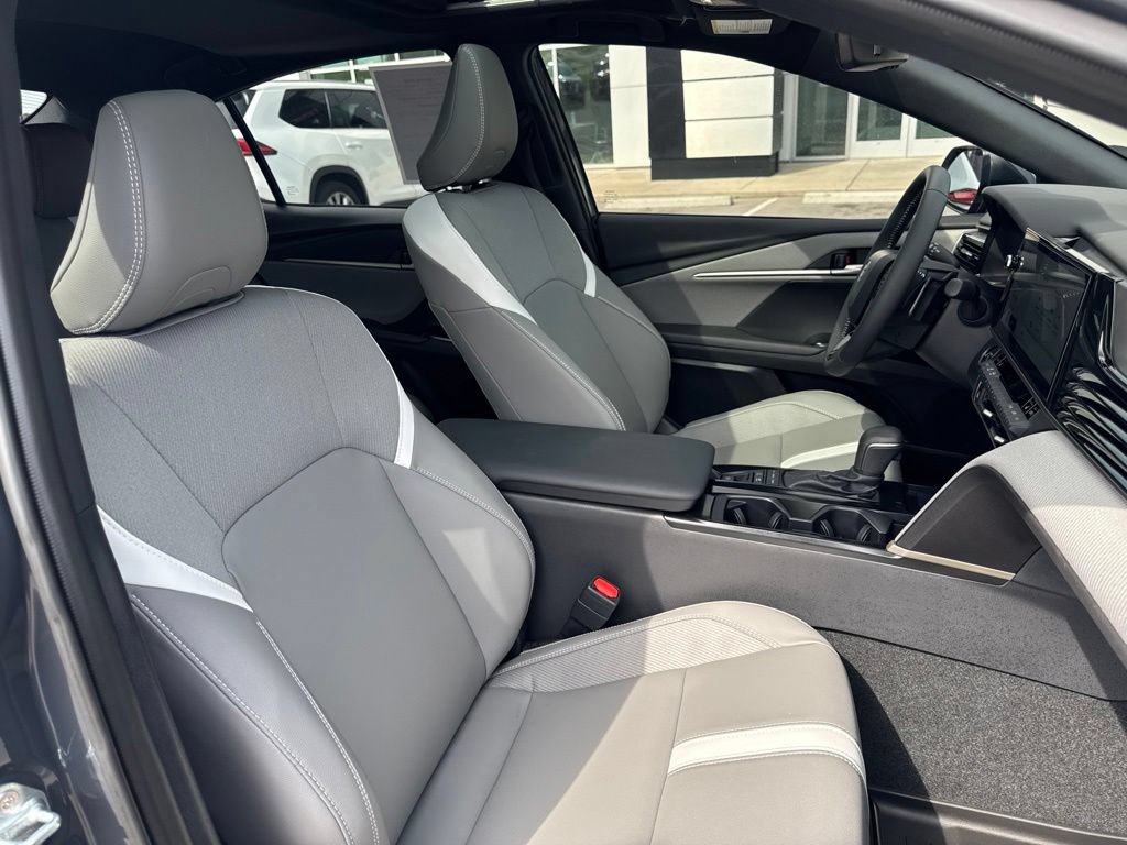 Used 2025 Toyota Camry SE w/ Multimedia Upgrade Package FWD image 16