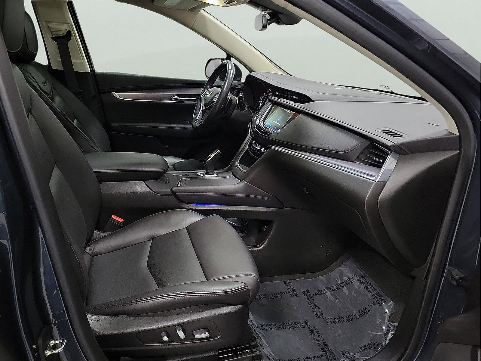 Used 2019 Cadillac XT5 Luxury w/ LPO, Black Ice Package FWD image 15