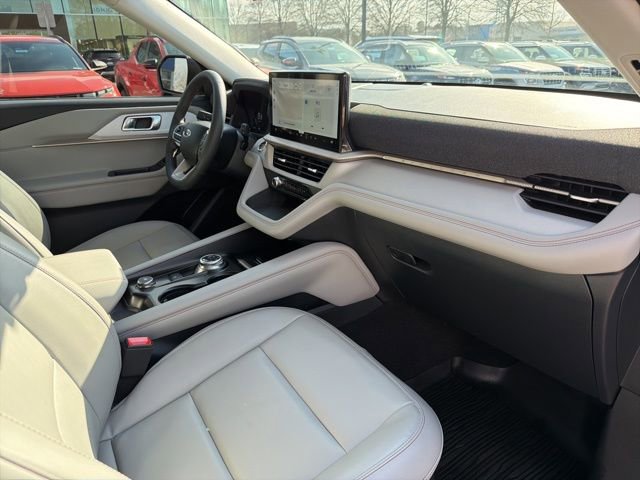 Used 2025 Ford Explorer Active w/ Active Comfort Package image 31