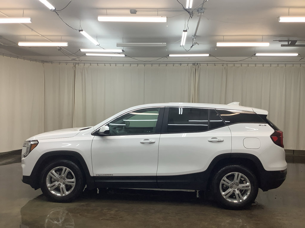 Used 2024 GMC Terrain SLE image 10