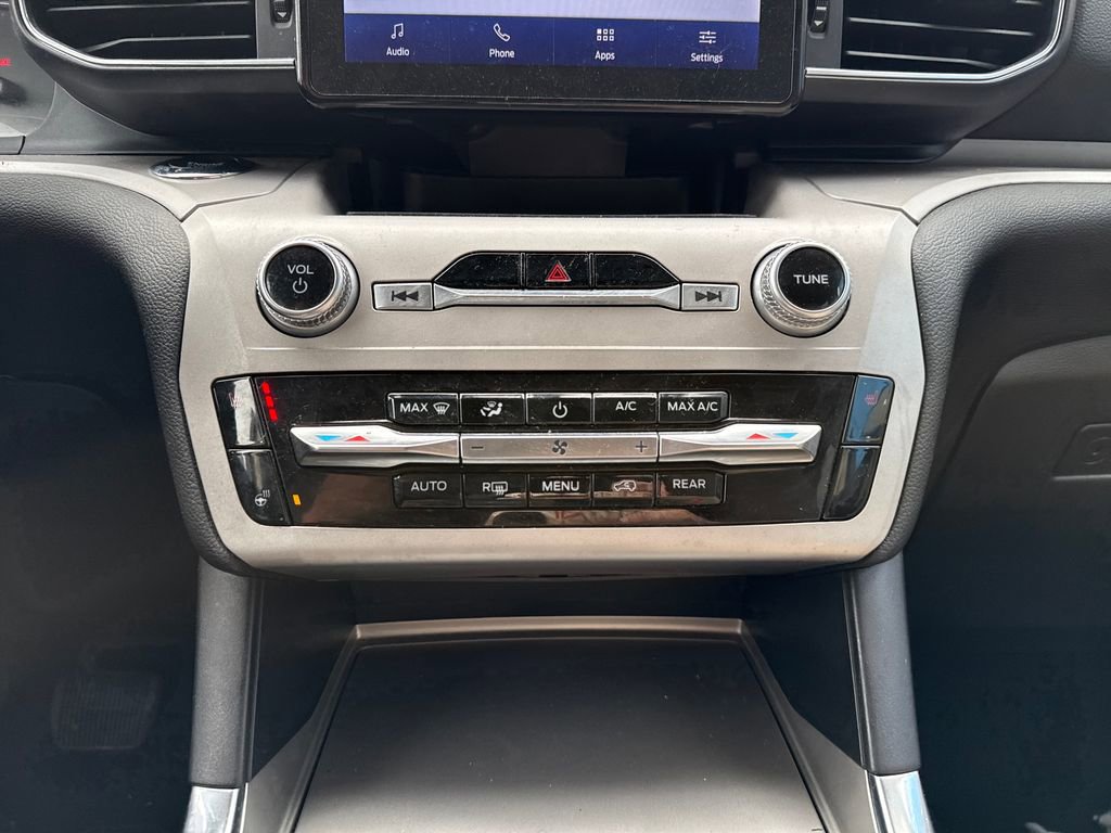 Used 2023 Ford Explorer XLT w/ Equipment Group 202A image 22