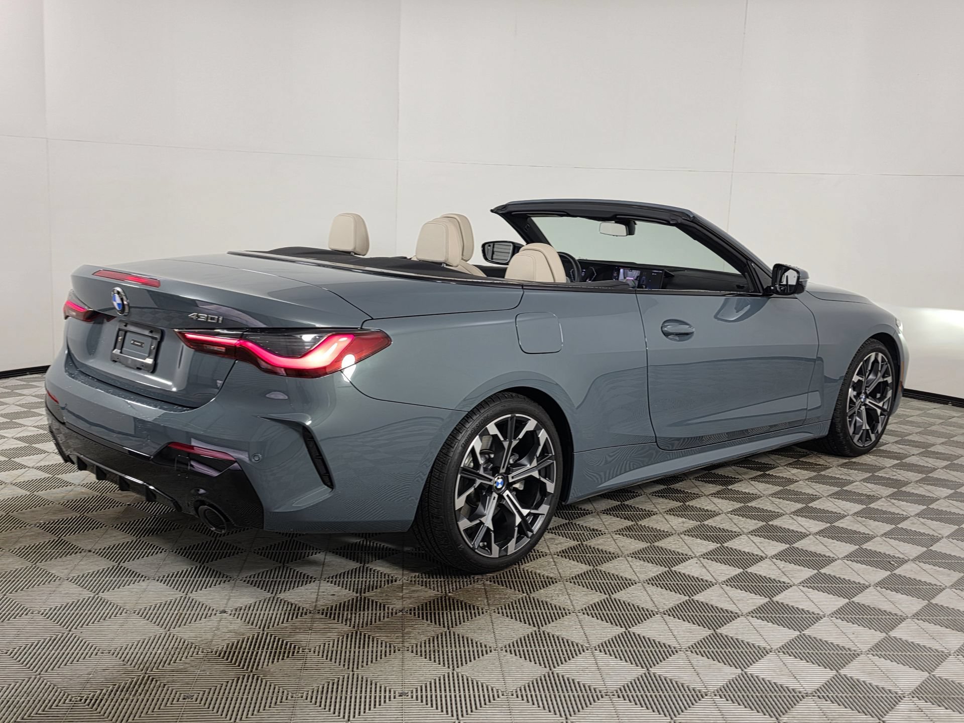 Used 2026 BMW 430i Convertible w/ M Sport Package RWD image 37