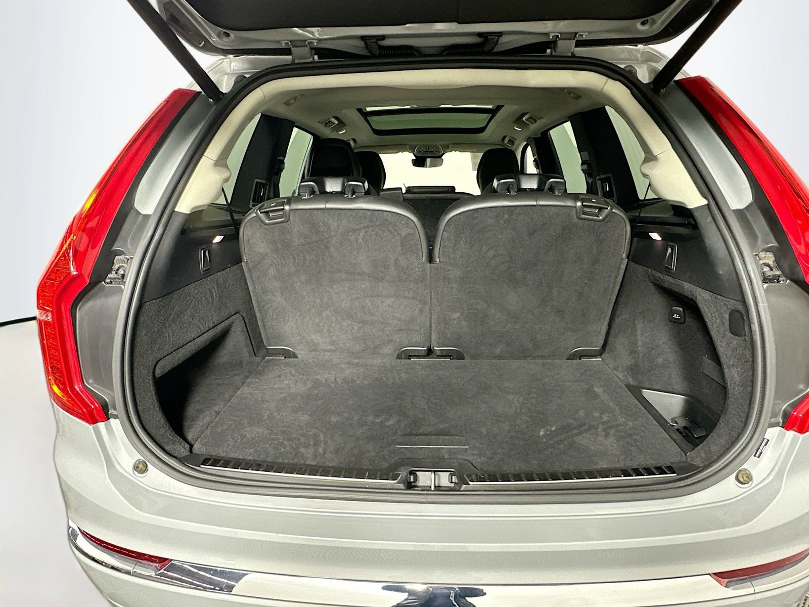 Used 2025 Volvo XC90 B5 Core AWD/4WD image 26