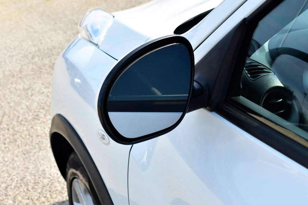 Used 2014 Nissan Juke S FWD image 11