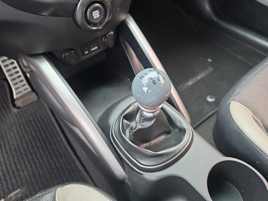 Used 2014 Hyundai Veloster Turbo FWD image 16