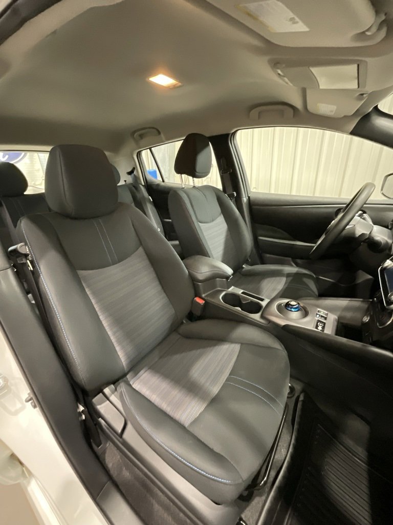Used 2025 Nissan Leaf S image 12