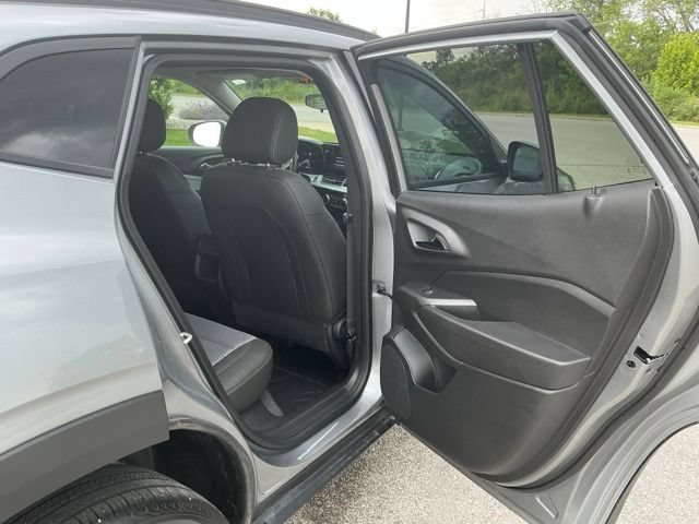 Used 2025 Chevrolet Trax LT w/ Driver Confidence Package FWD image 18