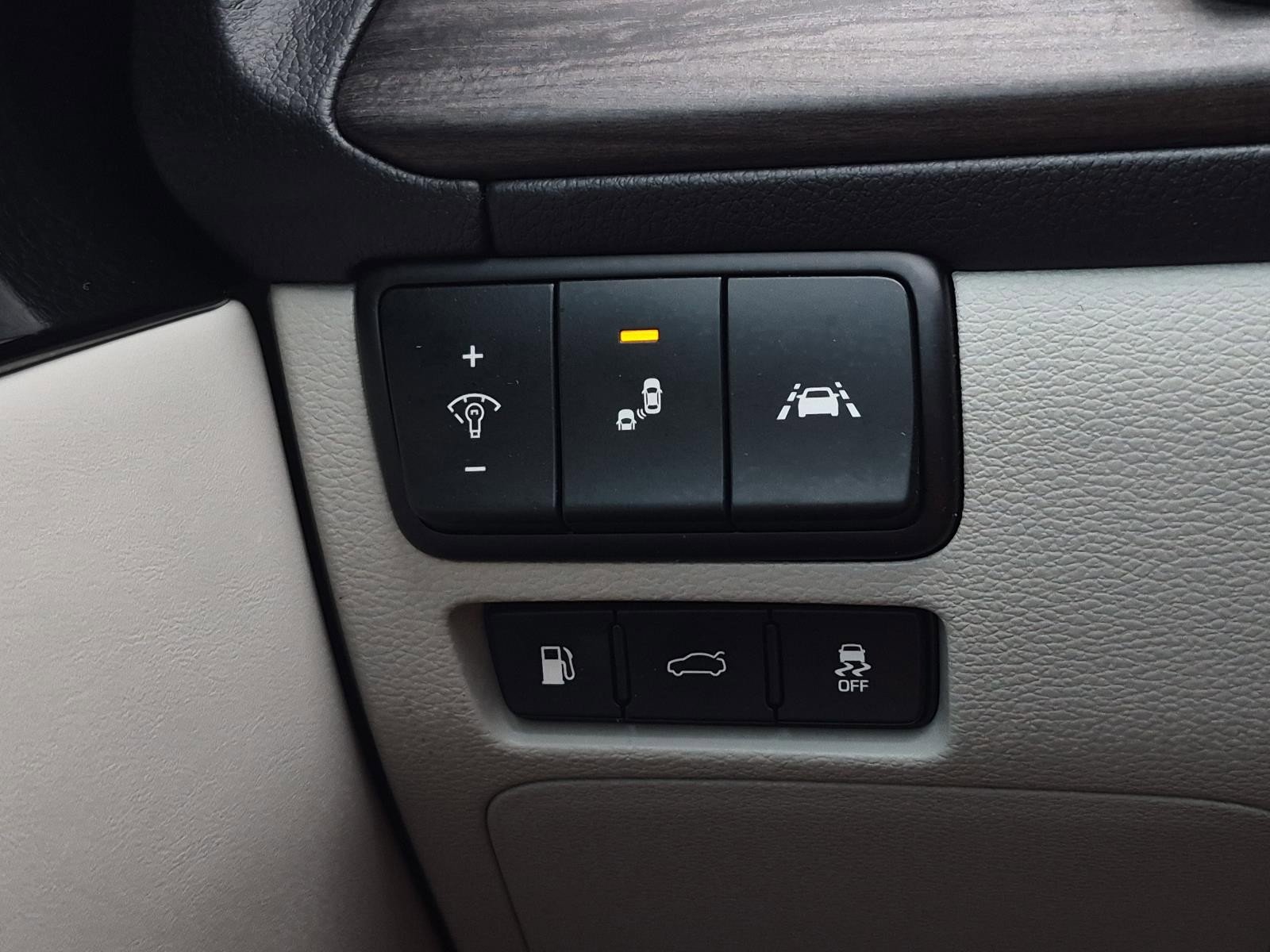 Used 2020 Kia Cadenza Technology FWD image 17
