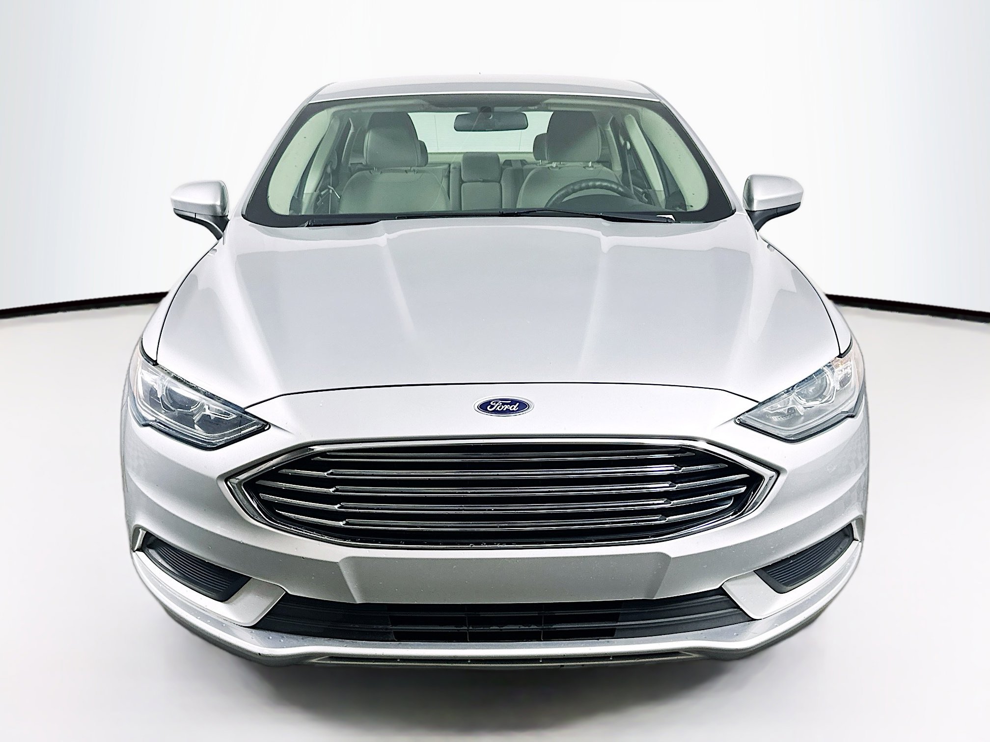 Used 2017 Ford Fusion SE FWD image 2