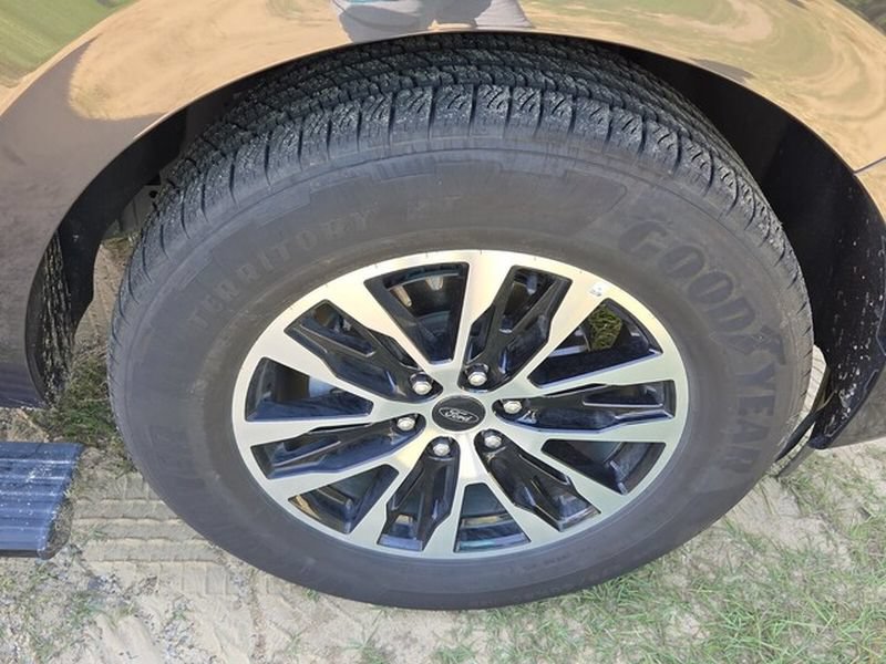 Used 2025 Ford Expedition Platinum AWD/4WD image 18