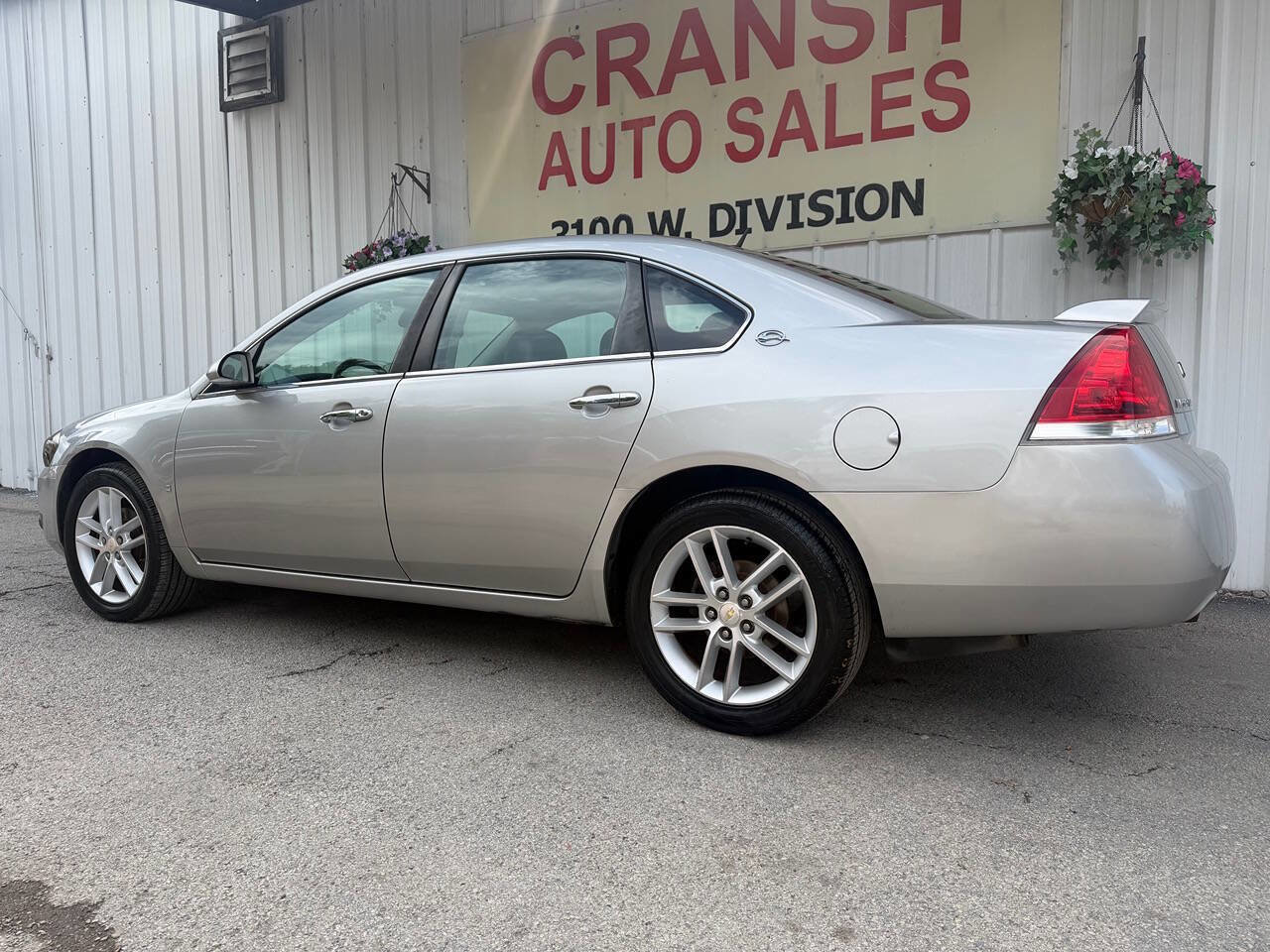 Used 2008 Chevrolet Impala LTZ FWD image 9