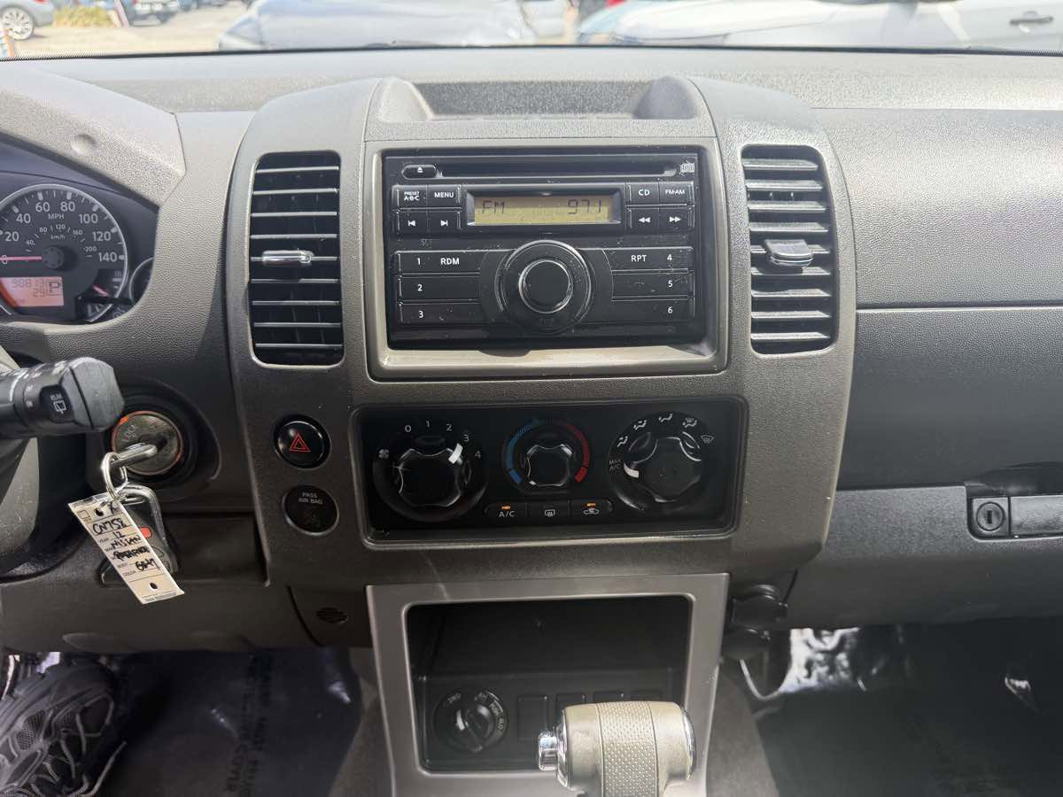 Used 2012 Nissan Pathfinder S image 20