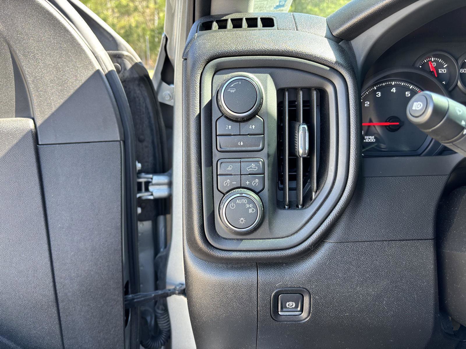 Used 2025 Chevrolet Silverado 2500 Custom w/ Custom Value Package image 14